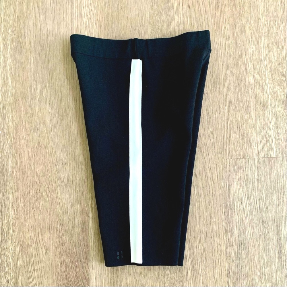 NWOT Sweaty Betty Black & White Biker Shorts - Picture 2 of 8